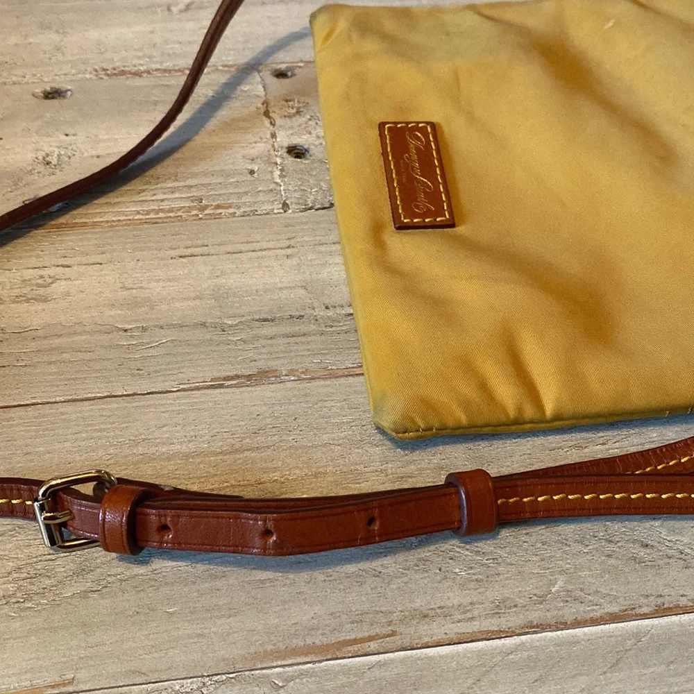 Dooney & Bourke Triple Zip Yellow Pink Interior Crossbody Purse Bag J3795346